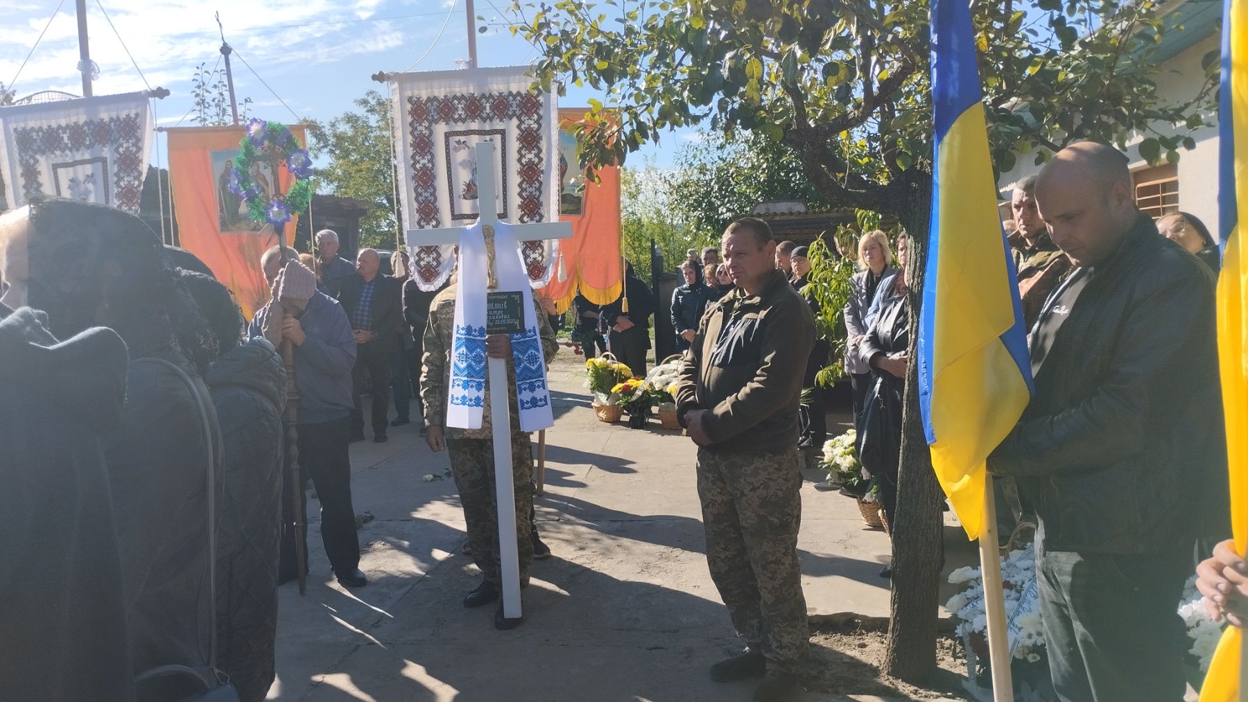 У Чортківському районі в останню путь провели військовослужбовця Дмитра Прокопіва