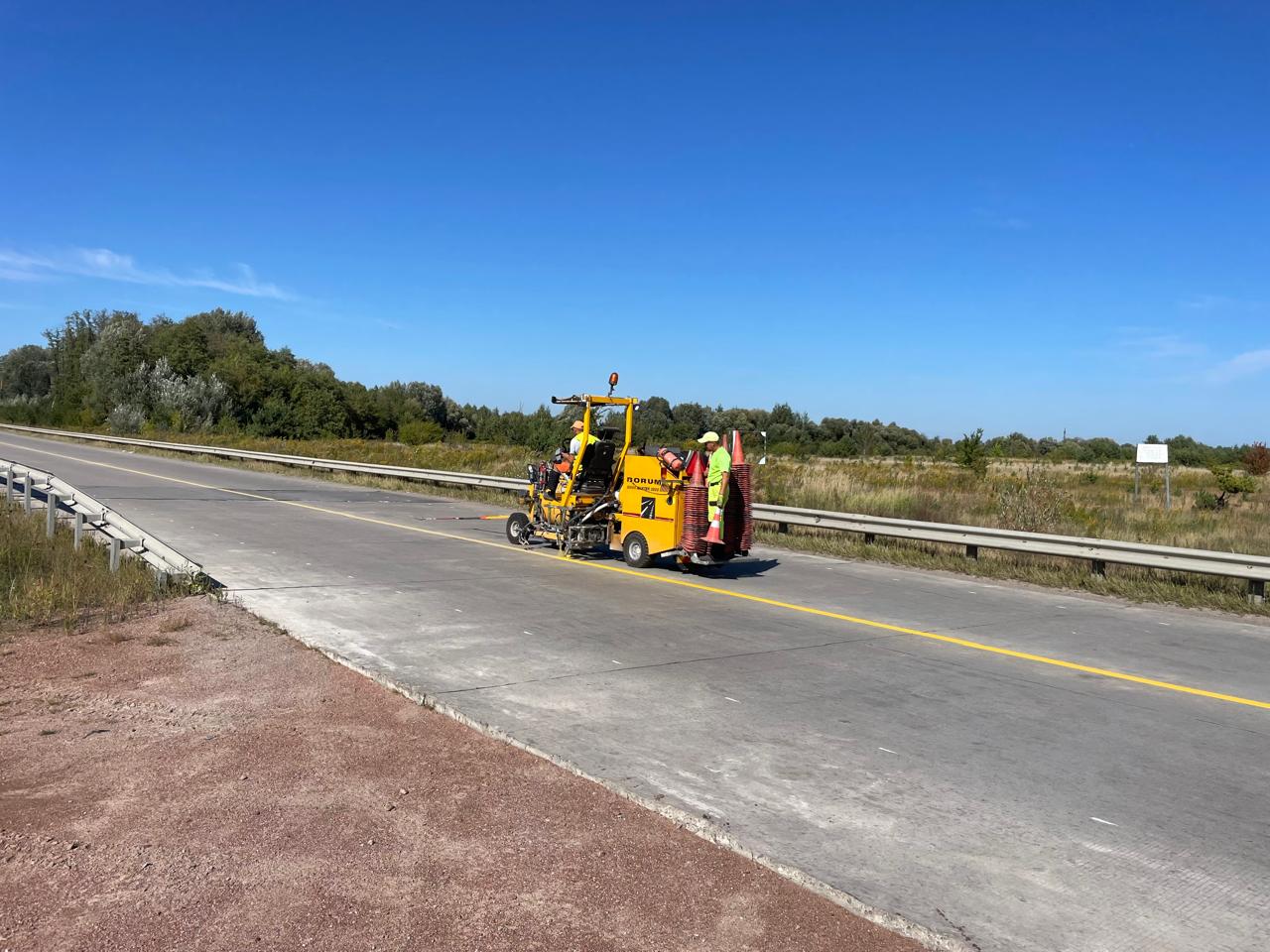 Новини Житомира - фото з На автошляху Київ – Чоп провоиться комплекс робіт для підтримки безпеки руху