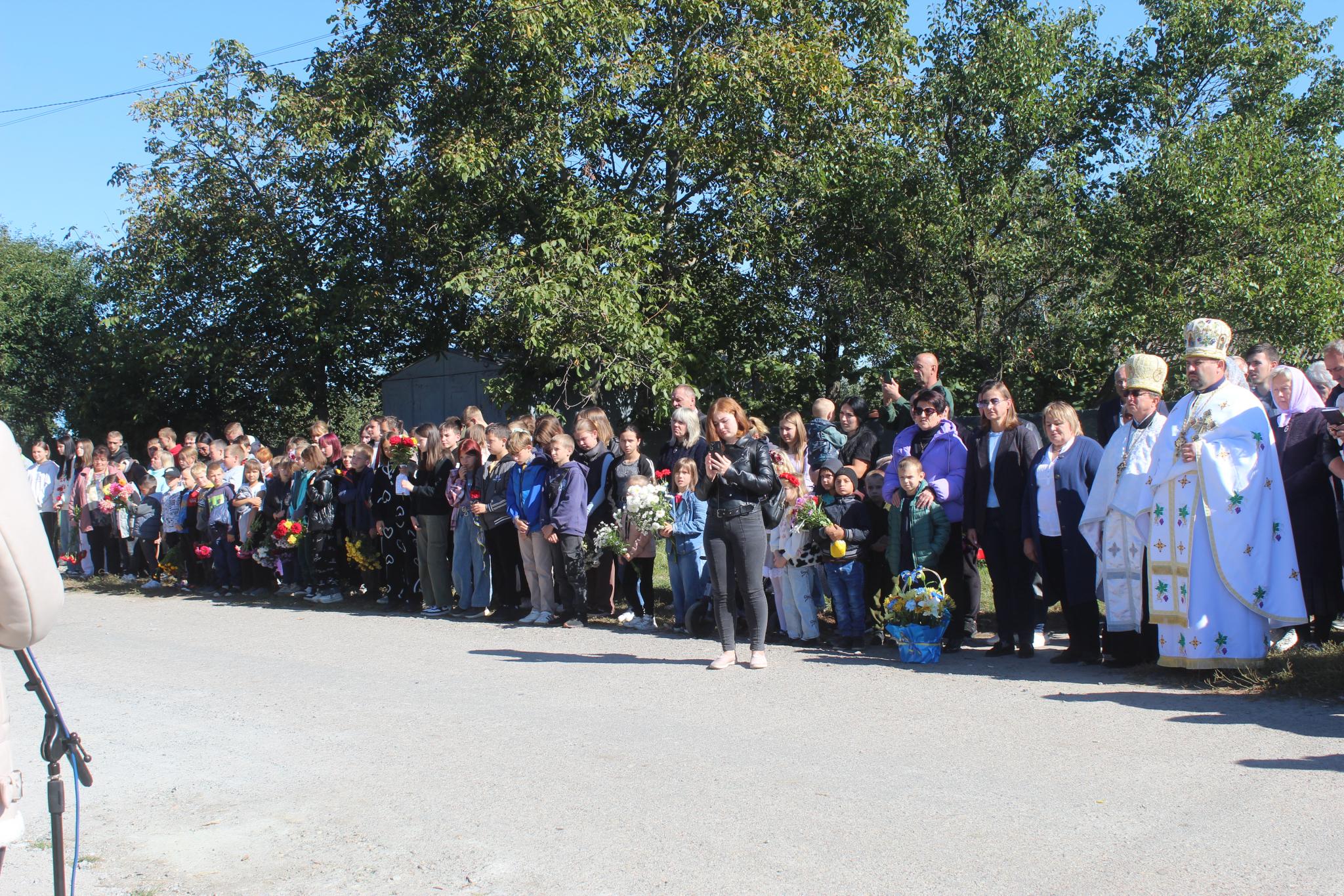 Новини Козятина - фото з На престольне свято, у Іванківцях відкрили Алею Пам'яті 8-ми загиблим воїнам