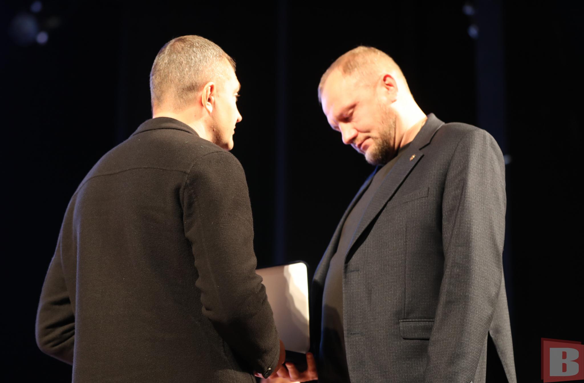 Новини Хмельницького - фото з «Почесні посмертно». Рідним загиблих воїнів-хмельничан вручили відзнаки (РЕПОРТАЖ)