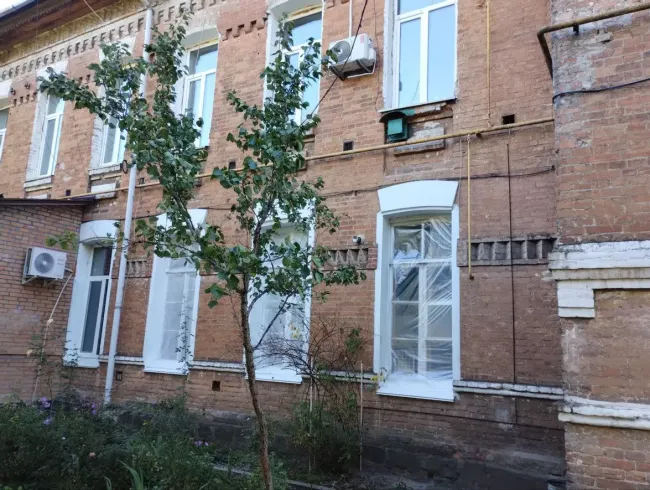 Новини Вінниці - фото з «Дах зробили, а вікон нема — спимо в куртках»: як виживають козятинчани після дронової атаки