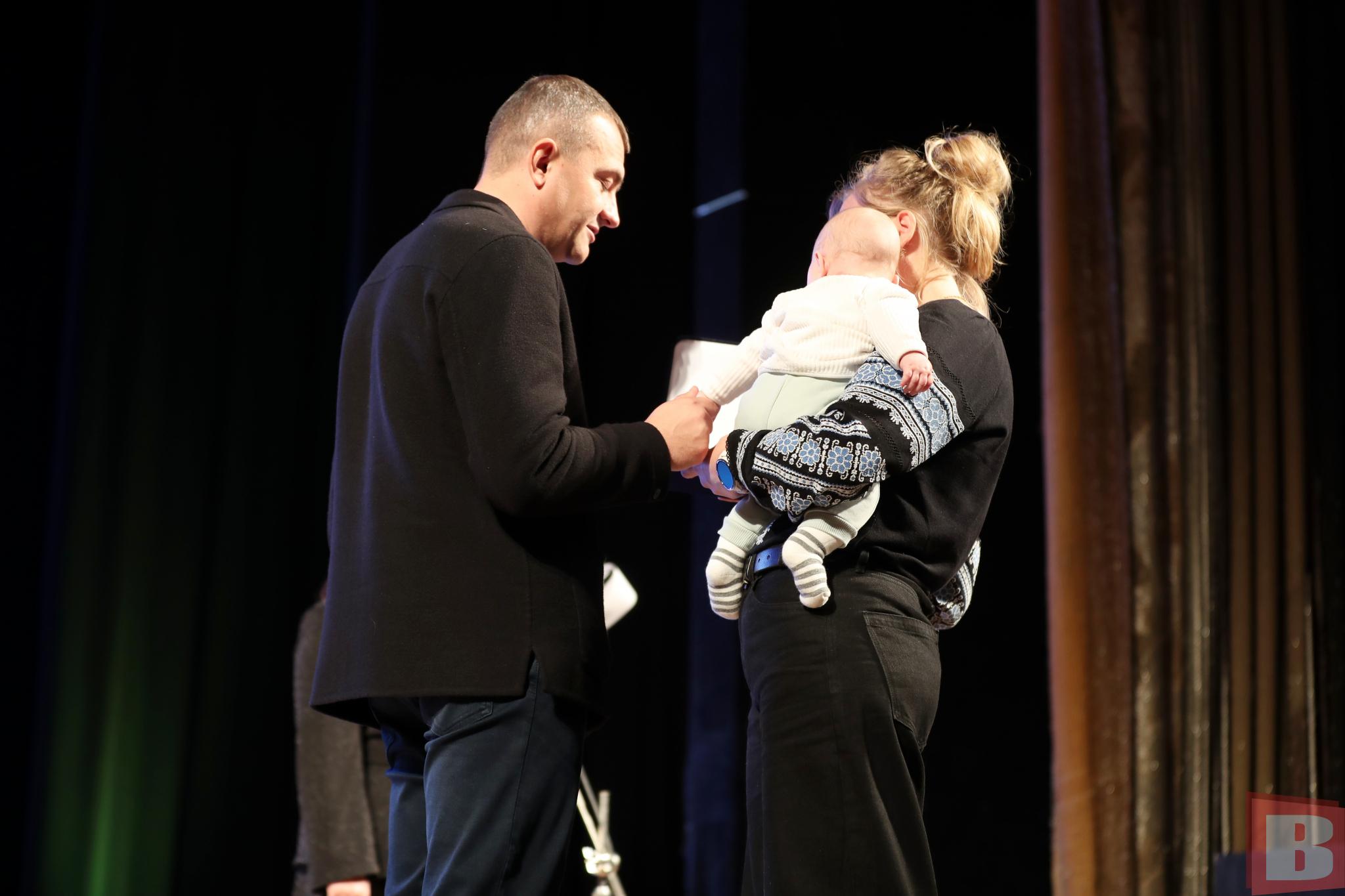 Новини Хмельницького - фото з «Почесні посмертно». Рідним загиблих воїнів-хмельничан вручили відзнаки (РЕПОРТАЖ)