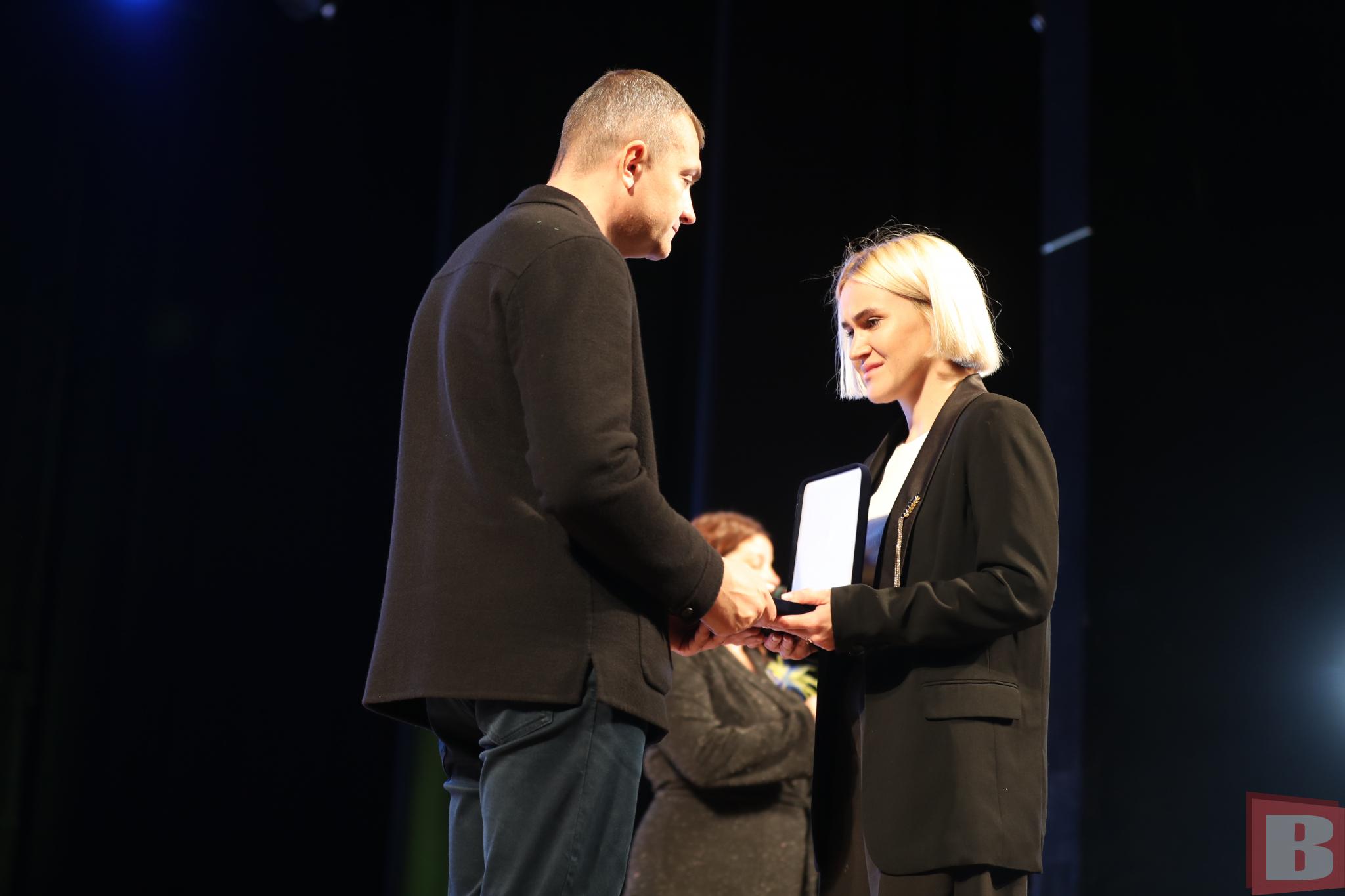 Новини Хмельницького - фото з «Почесні посмертно». Рідним загиблих воїнів-хмельничан вручили відзнаки (РЕПОРТАЖ)