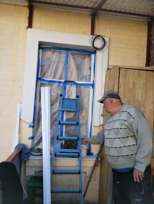 Новини Вінниці - фото з «Дах зробили, а вікон нема — спимо в куртках»: як виживають козятинчани після дронової атаки