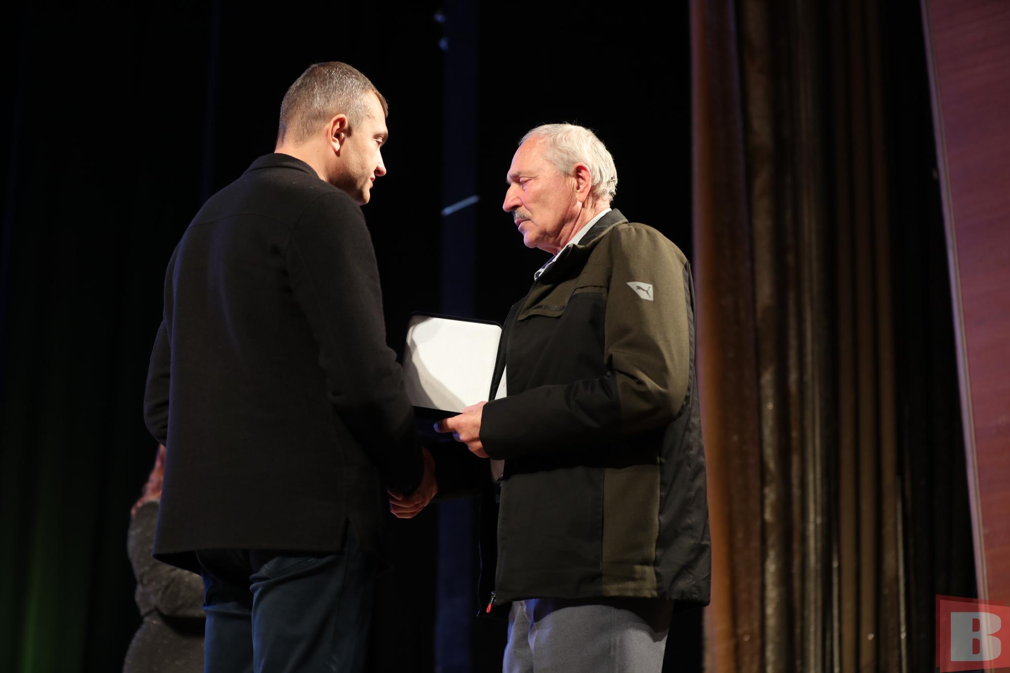 Новини Хмельницького - фото з «Почесні посмертно». Рідним загиблих воїнів-хмельничан вручили відзнаки (РЕПОРТАЖ)