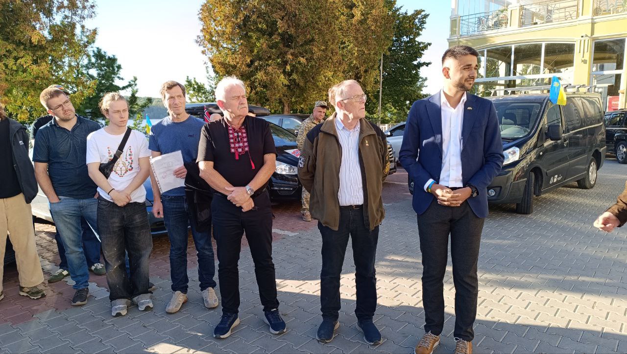 Новини Тернополя - фото з «Це не лише ваша боротьба, а й наша»: благодійники з Норвегії передали Тернополю ще 10 автівок