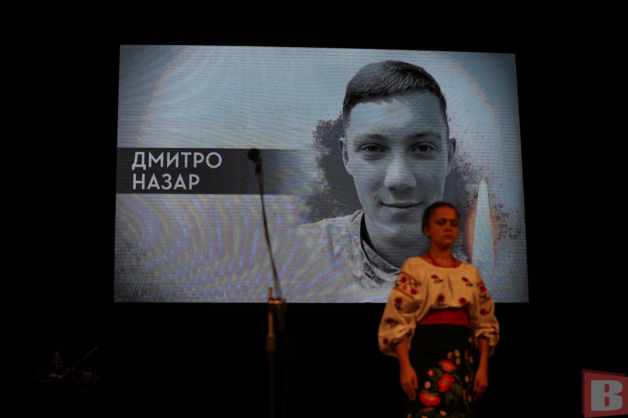 Новини Хмельницького - фото з «Почесні посмертно». Рідним загиблих воїнів-хмельничан вручили відзнаки (РЕПОРТАЖ)