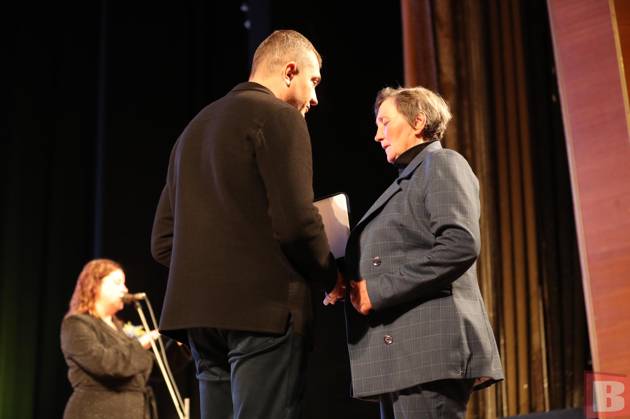 Новини Хмельницького - фото з «Почесні посмертно». Рідним загиблих воїнів-хмельничан вручили відзнаки (РЕПОРТАЖ)