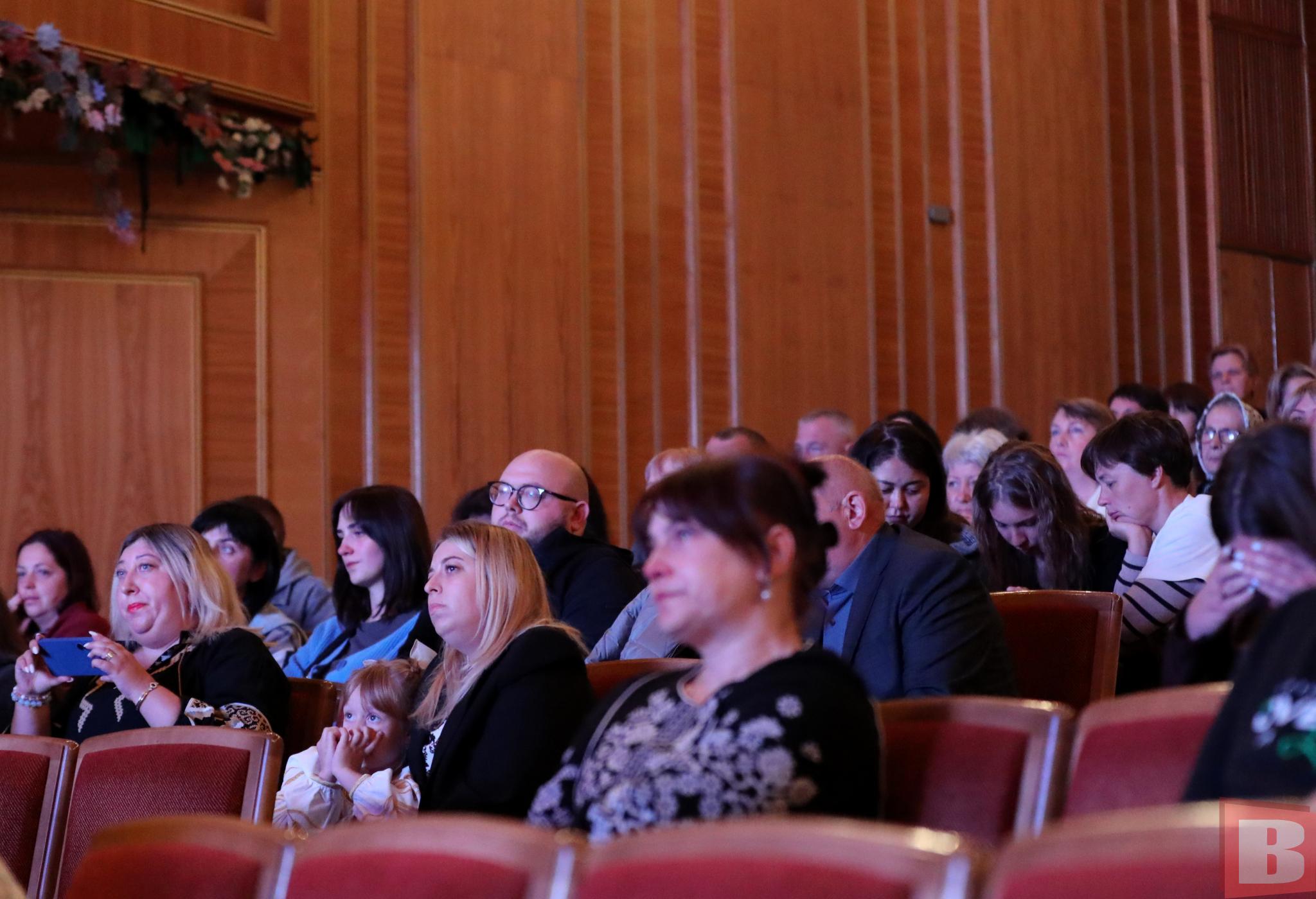 Новини Хмельницького - фото з «Почесні посмертно». Рідним загиблих воїнів-хмельничан вручили відзнаки (РЕПОРТАЖ)