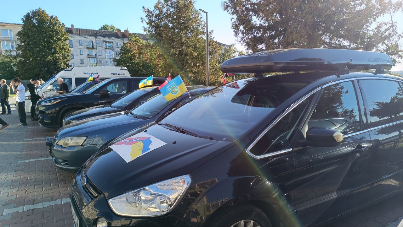 Новини Тернополя - фото з «Це не лише ваша боротьба, а й наша»: благодійники з Норвегії передали Тернополю ще 10 автівок