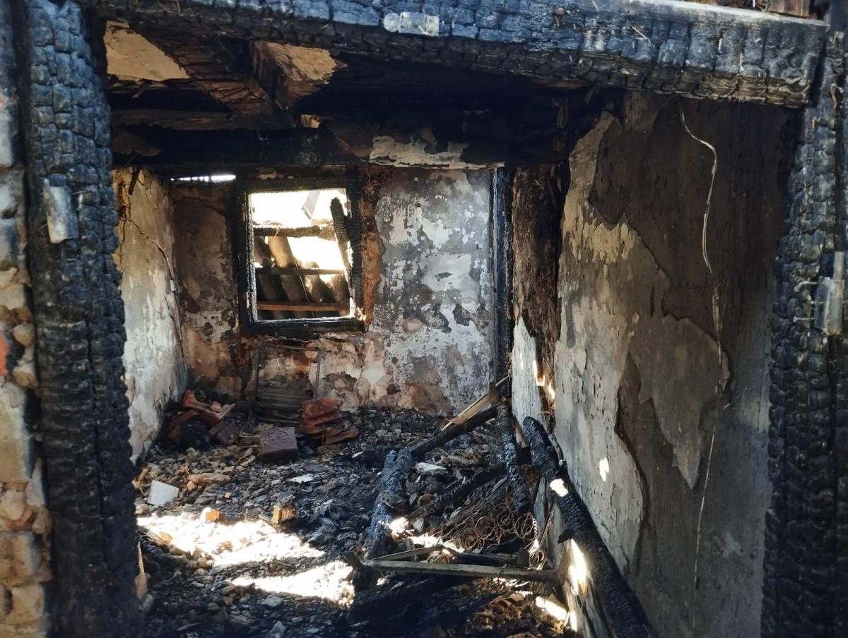 Новини Тернополя - фото з У Кременці батько з шістьма дітьми залишився без даху над головою після пожежі