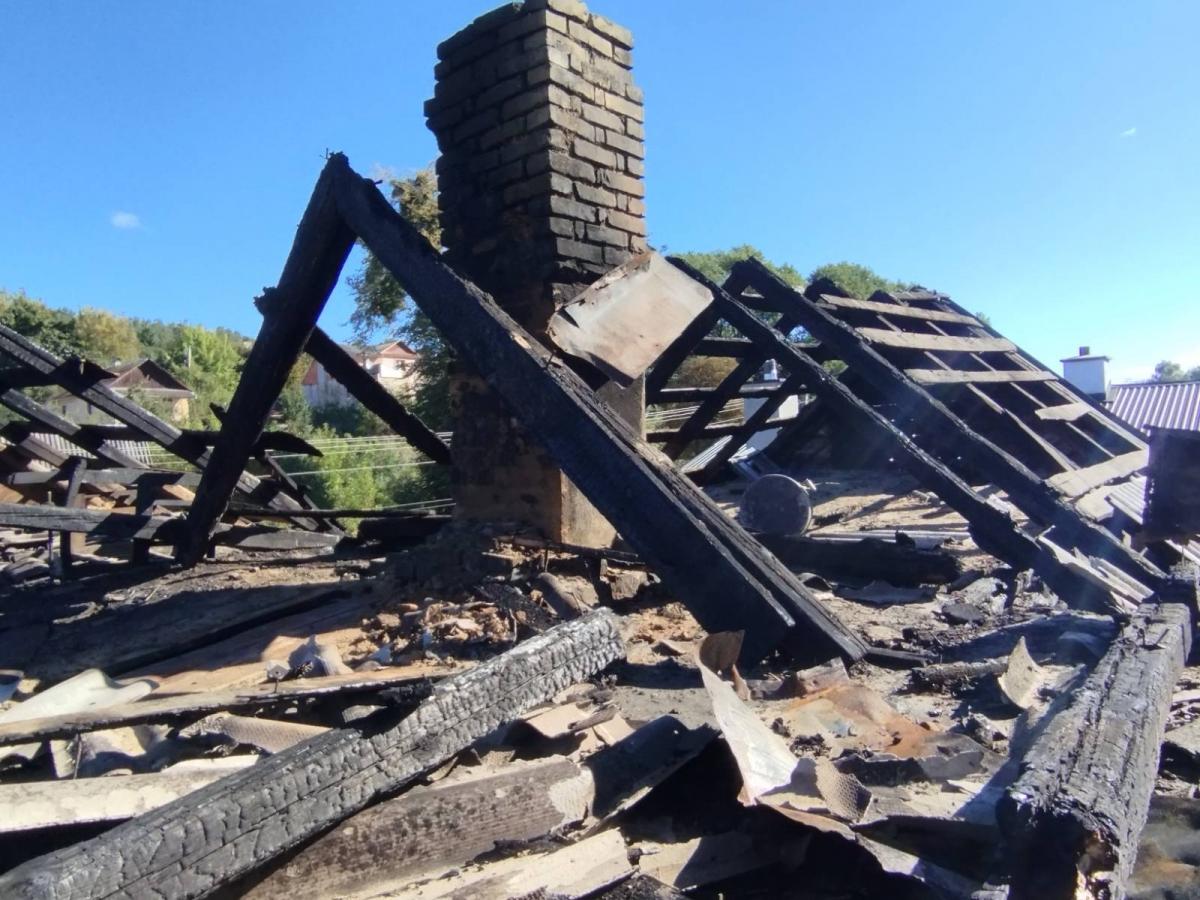 Новини Тернополя - фото з У Кременці батько з шістьма дітьми залишився без даху над головою після пожежі