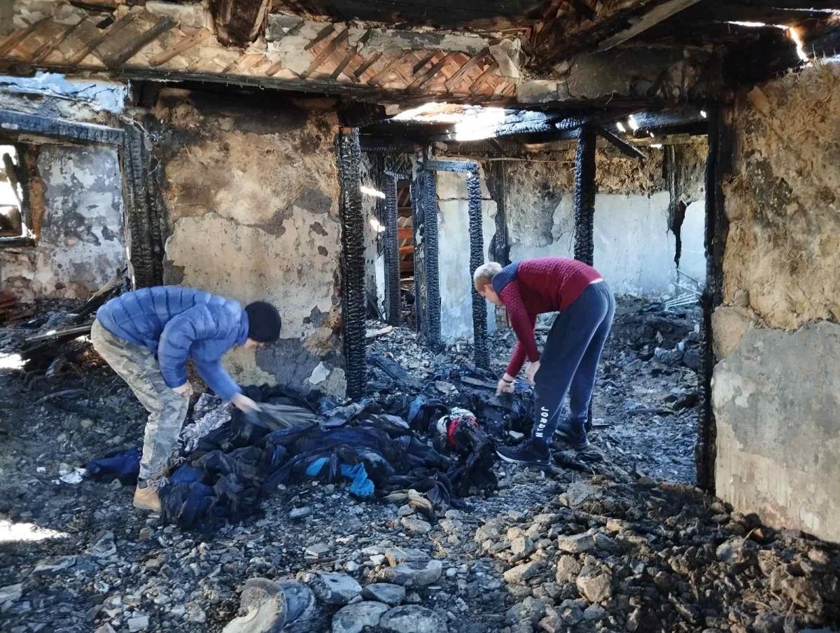 Новини Тернополя - фото з У Кременці батько з шістьма дітьми залишився без даху над головою після пожежі