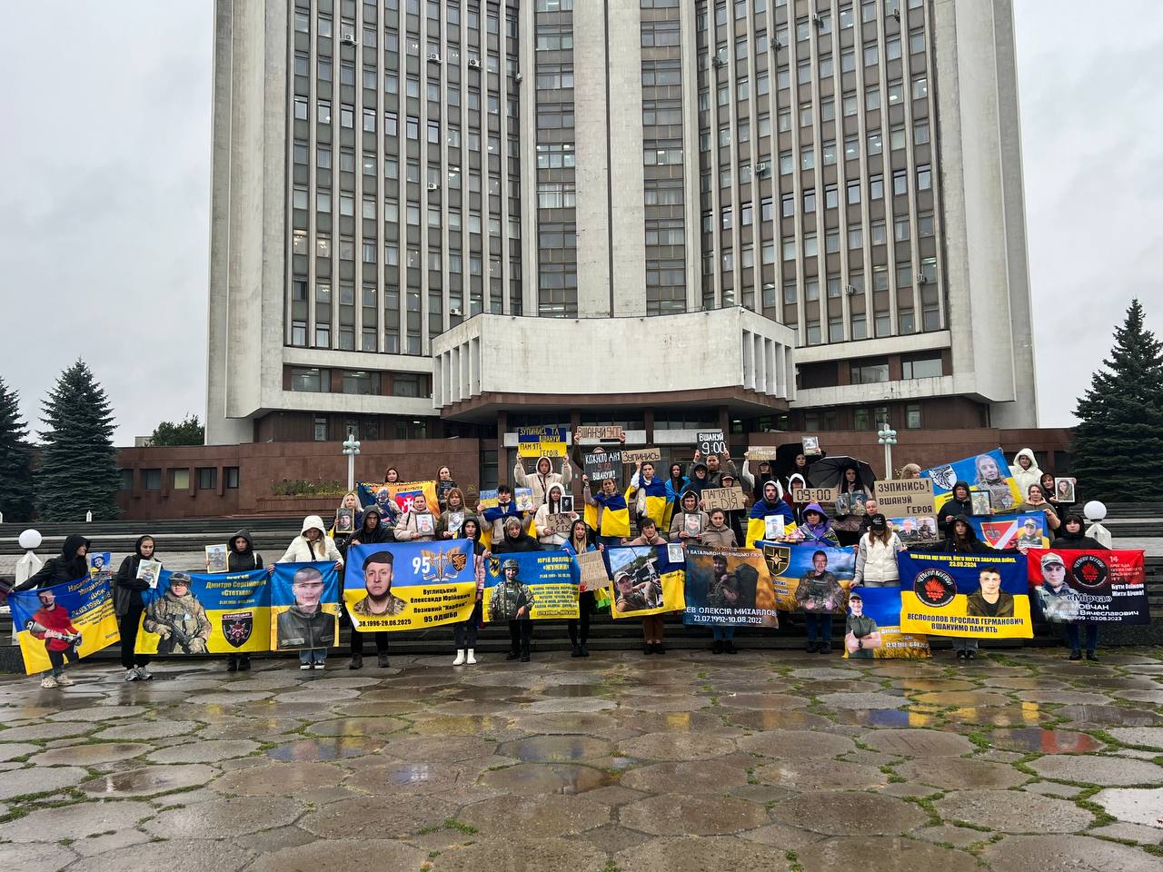 Новини Вінниці - фото з «За кожною втратою — ім’я»: Вінниця зупинилася на хвилину, щоб згадати загиблих Героїв