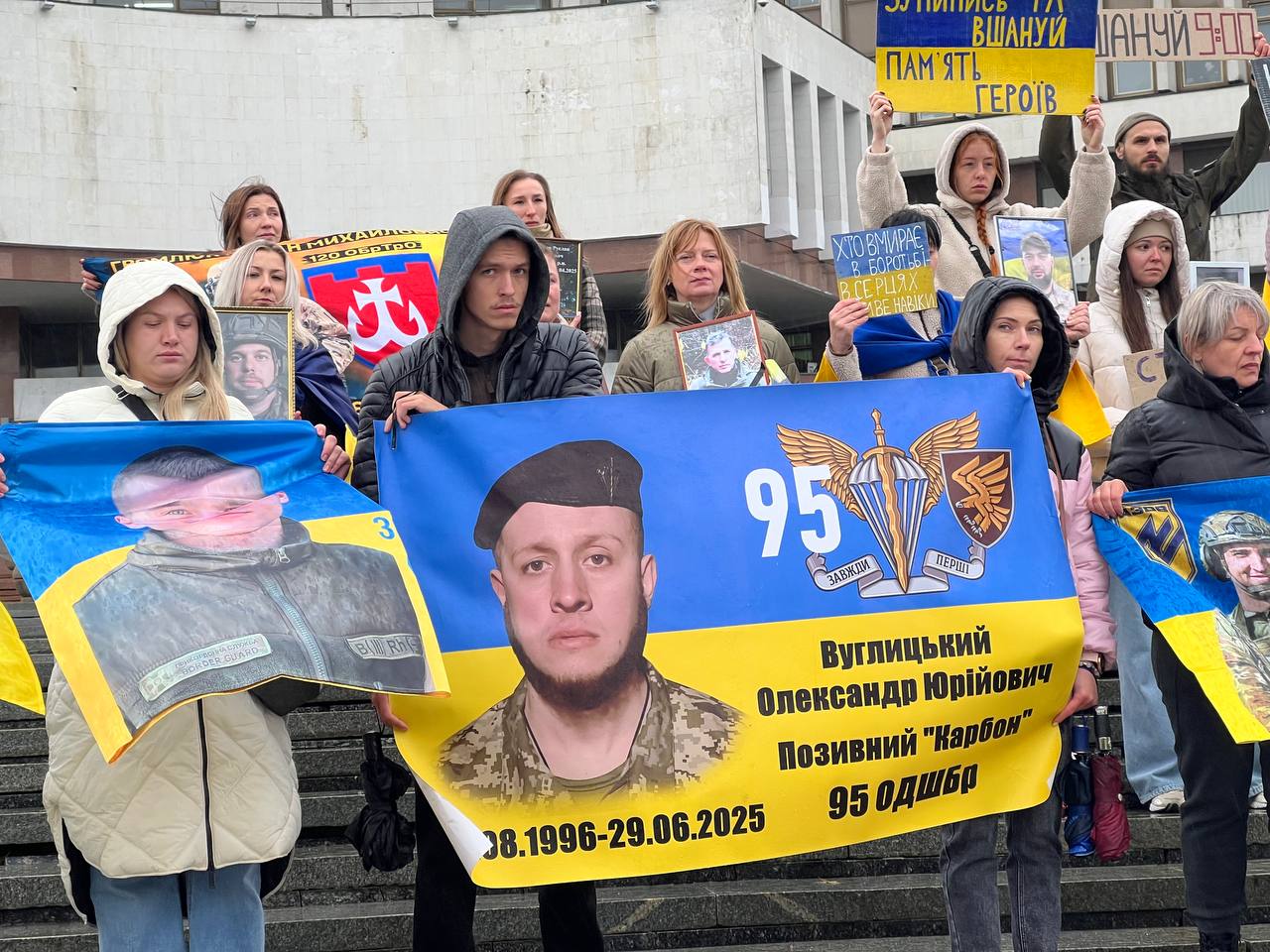 Новини Вінниці - фото з «За кожною втратою — ім’я»: Вінниця зупинилася на хвилину, щоб згадати загиблих Героїв