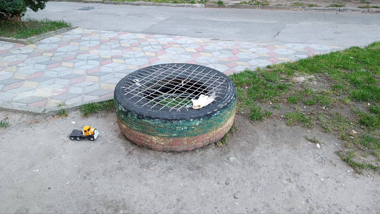Новини Тернополя - фото з «Хочемо, щоб він процвітав»: троє дітей збирають кошти на ремонт майданчика на Новому світі