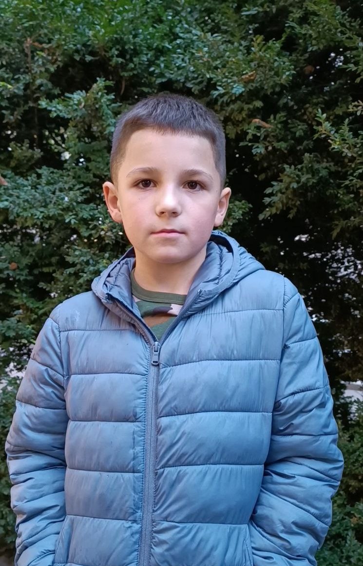 Новини Тернополя - фото з «Хочемо, щоб він процвітав»: троє дітей збирають кошти на ремонт майданчика на Новому світі