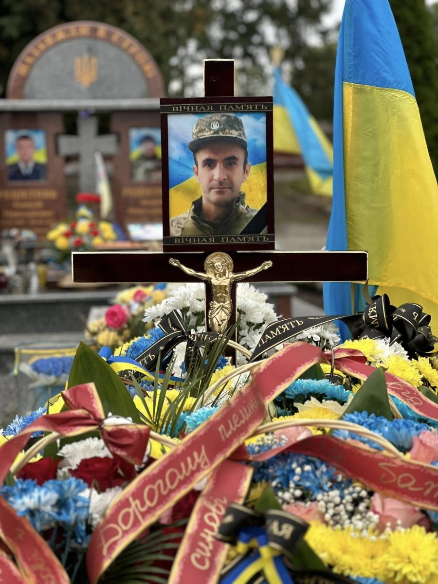 Новини Тернополя - фото з У Підволочиську в останню путь провели Героя Сергія Андрушківа