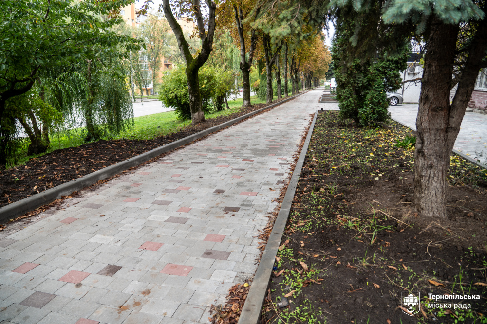 Новини Тернополя - фото з На Злуки виконали першу чергу робіт із влаштування безбар’єрного тротуару