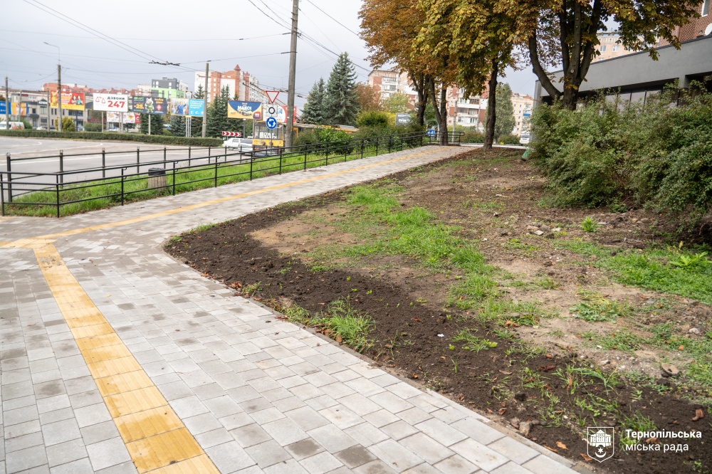 Новини Тернополя - фото з На Злуки виконали першу чергу робіт із влаштування безбар’єрного тротуару
