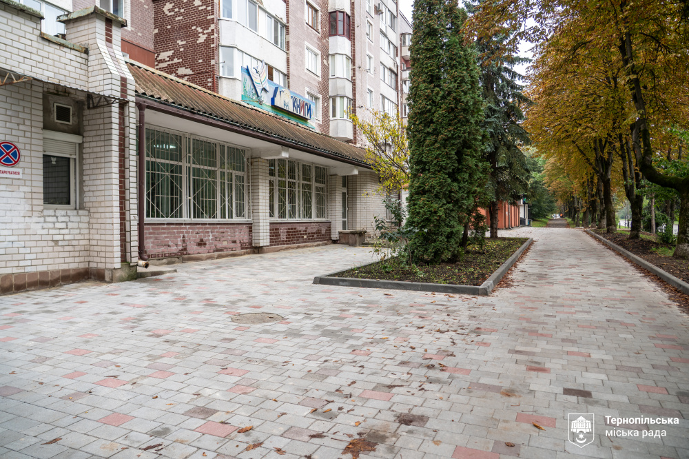 Новини Тернополя - фото з На Злуки виконали першу чергу робіт із влаштування безбар’єрного тротуару