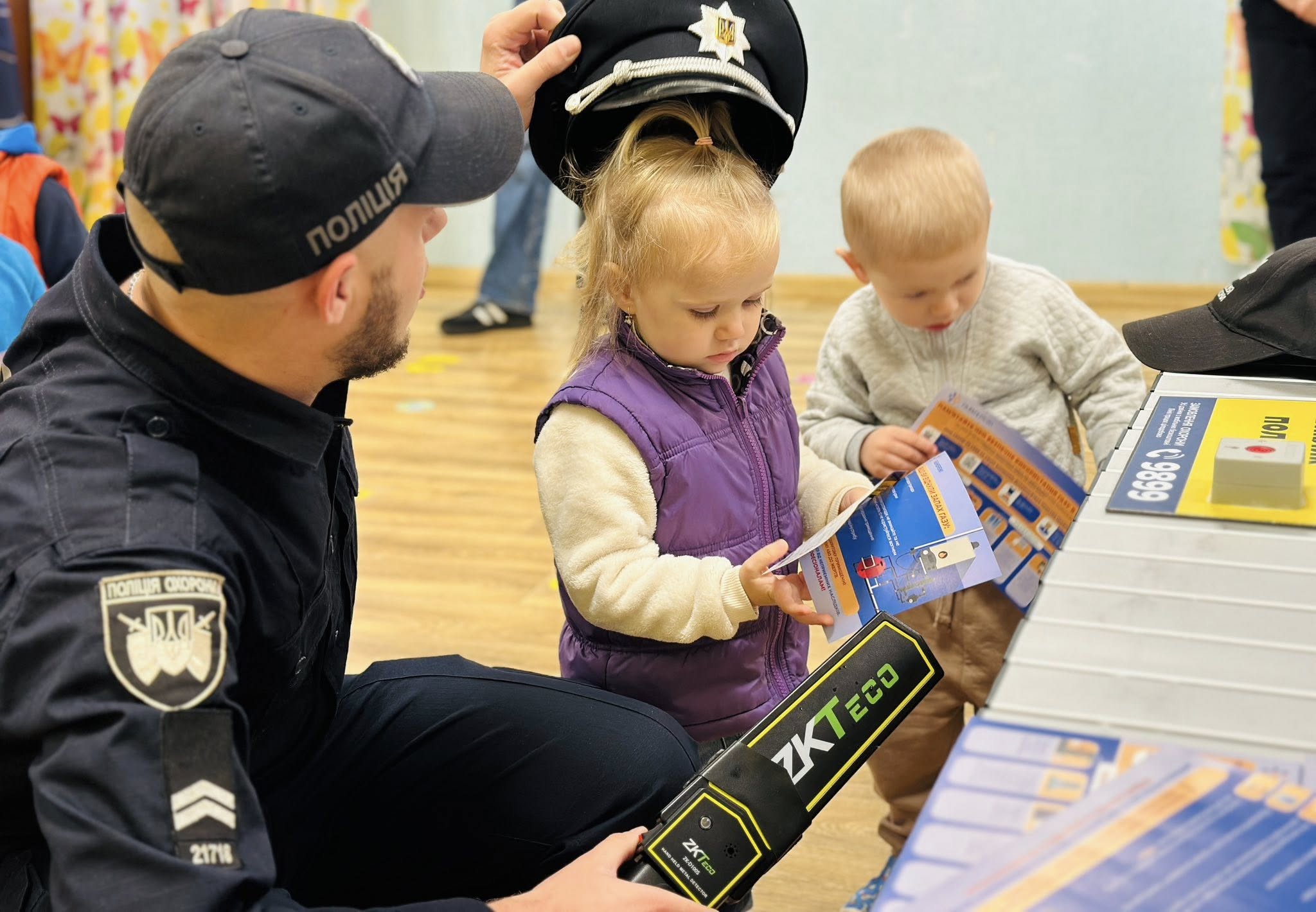 Новини Житомира - фото з Поліція охорони Житомирщини навчала малюків безпеці разом із рятувальниками та газовиками