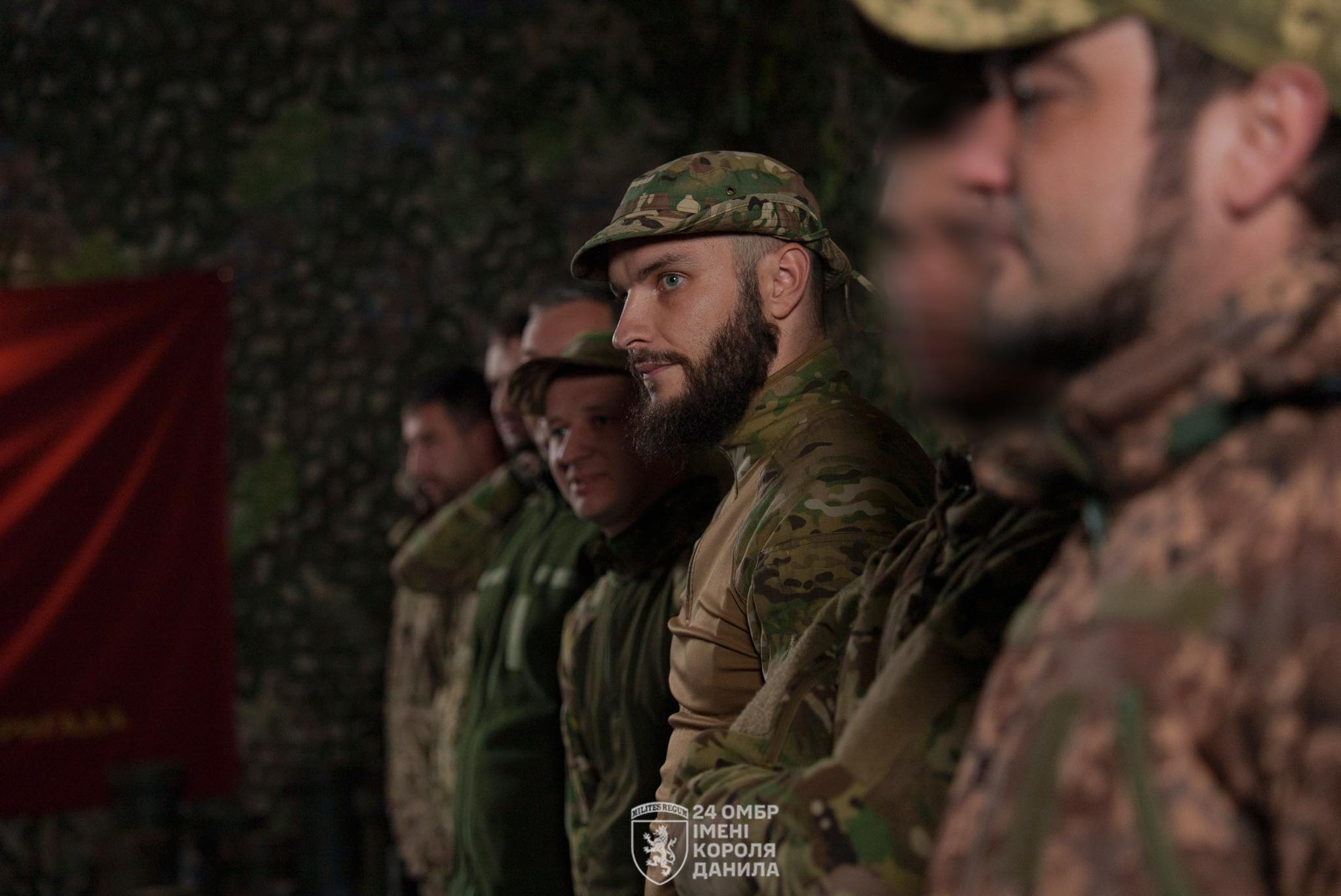 Герої, які стримують ворога у Часовому Яру отримали підвищення у званні та бойові шеврони