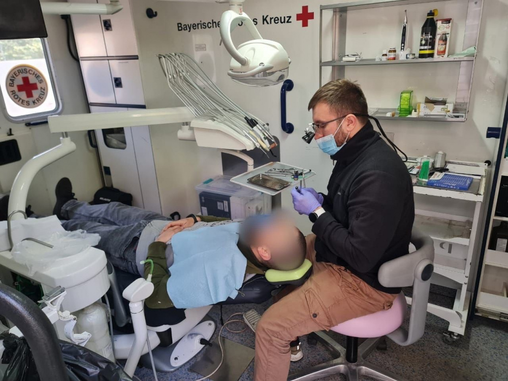 Новини Тернополя - фото з Тернопільські стоматологи лікують військових на передовій