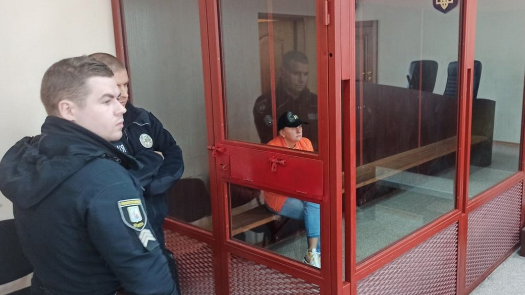Новини Хмельницького - фото з Підозрювана у незаконному збагаченні депутатка міськради виправила свої декларації фото з суду Світлани Баранської