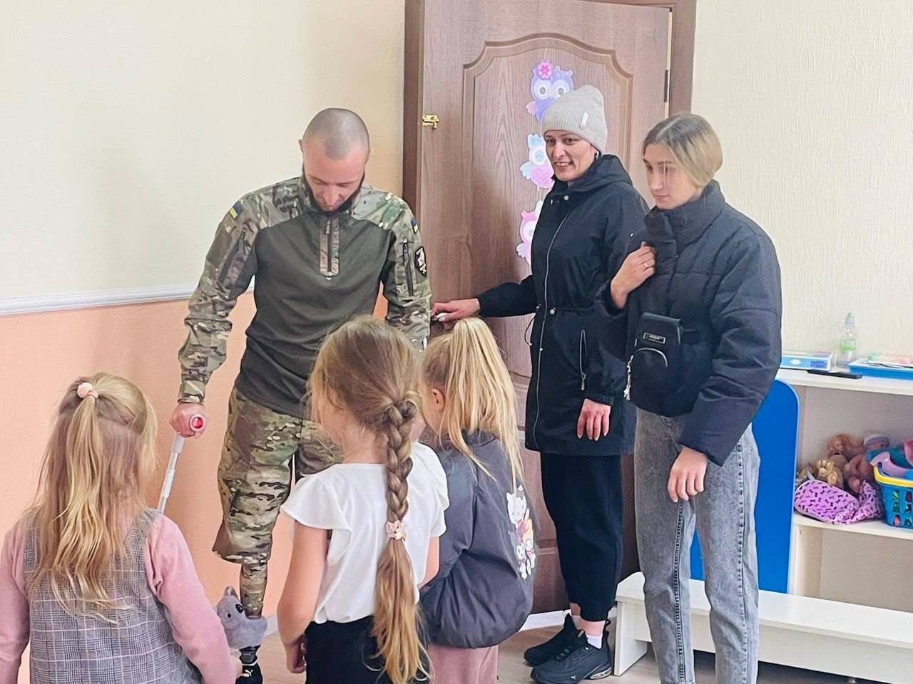 Новини Тернополя - фото з Вперше на протезах за кермом і забрав доньку із садочка: історія відновлення захисника після поранення