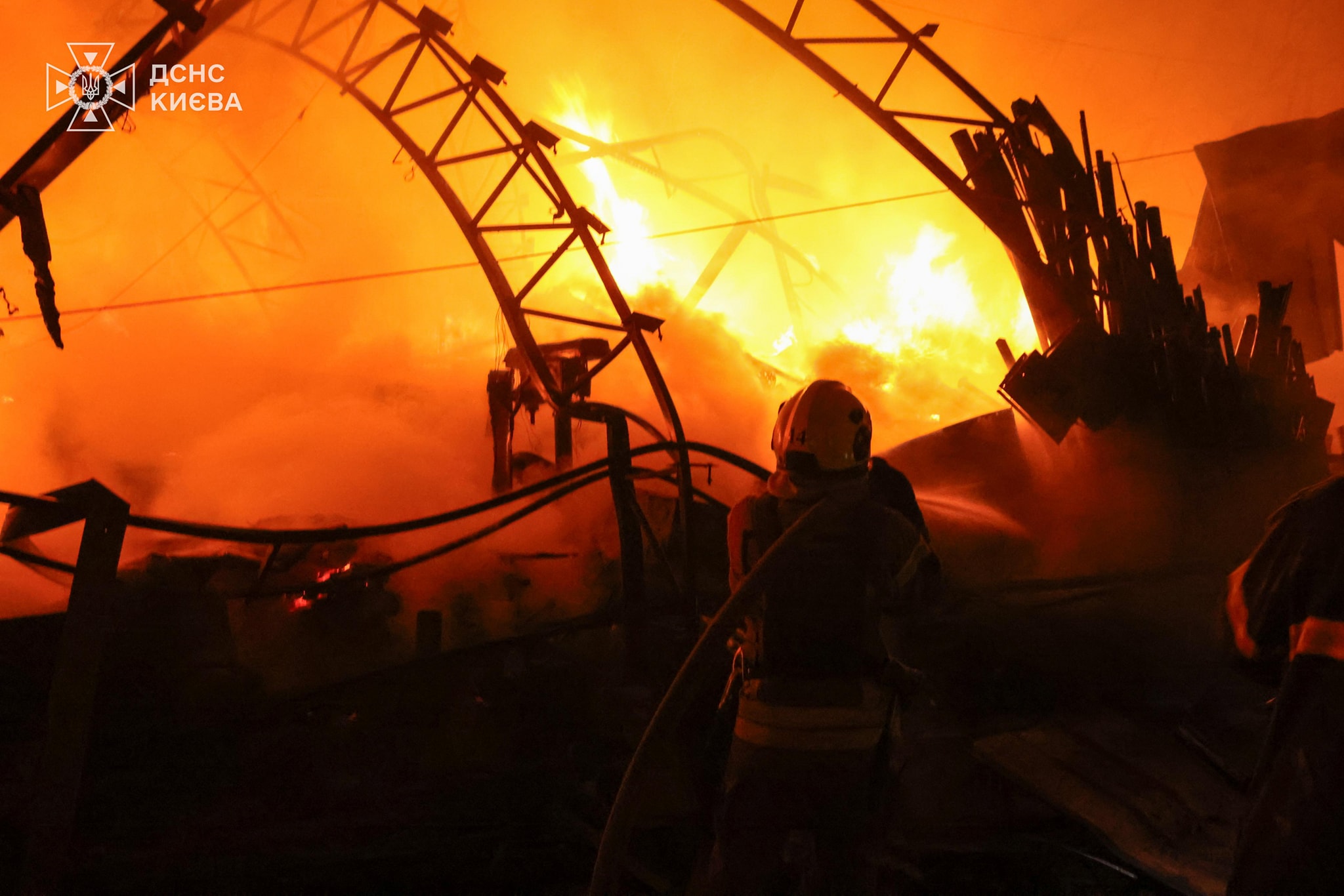 Семеро людей травмовані внаслідок нічної атаки на Київ