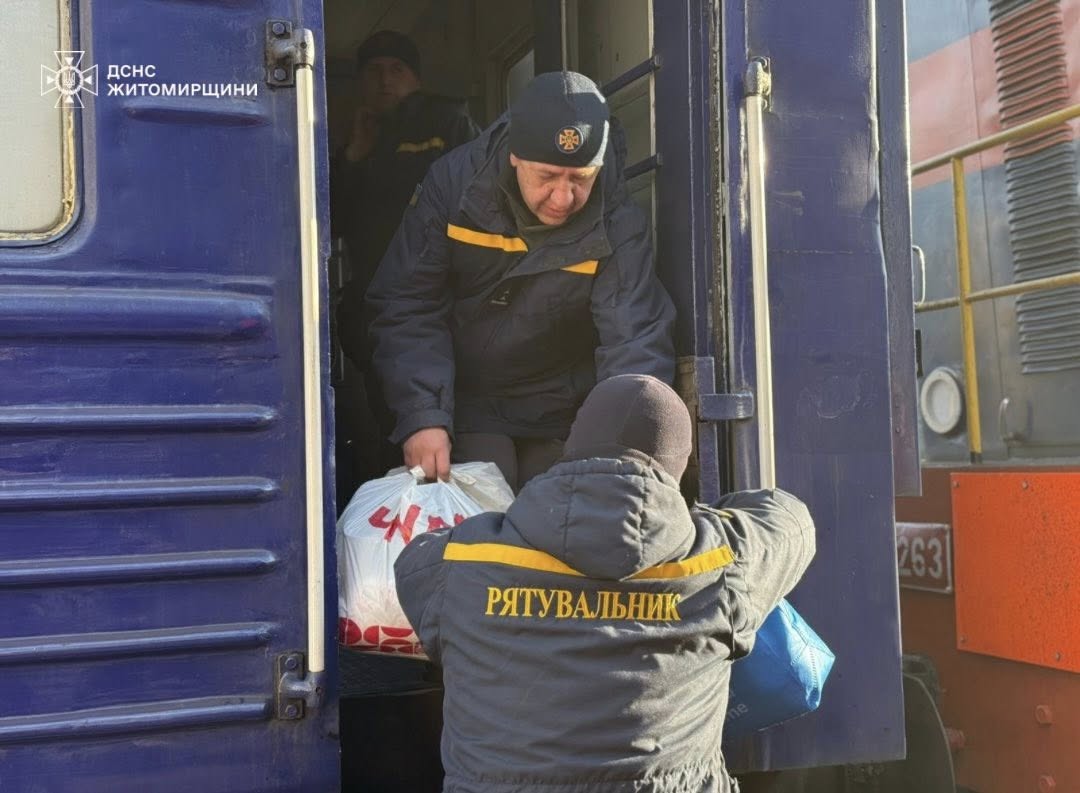Новини Житомира - фото з До Бердичева прибув евакуаційний потяг з 10-ма літніми людьми із прифронтових областей