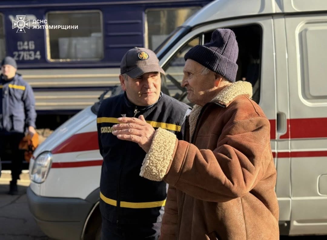 Новини Житомира - фото з До Бердичева прибув евакуаційний потяг з 10-ма літніми людьми із прифронтових областей