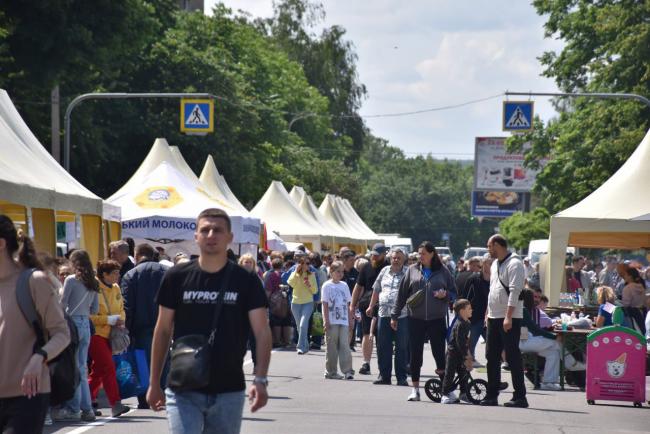 Новини Вінниці - фото з Від овочів і фруктів до меду та крафтових сирів: на осінніх ярмарках продали понад 370 тонн продукції