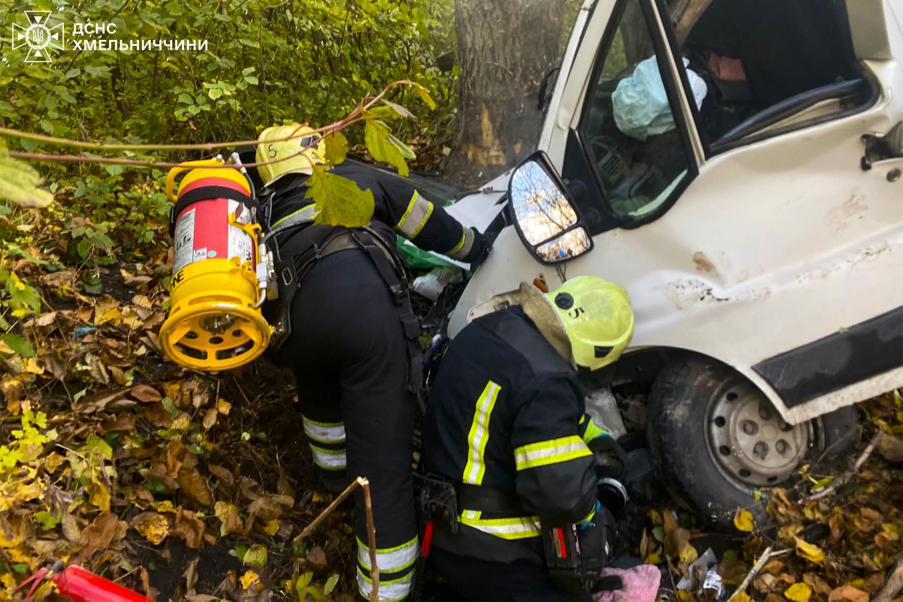 Новини Хмельницького - фото з На Хмельниччині авто злетіло в кювет. Є загиблий