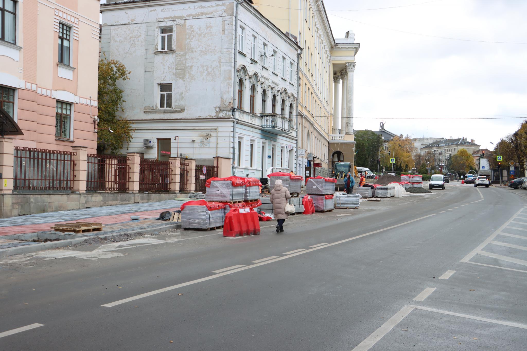 Новини Тернополя - фото з На Листопадовій частково обмежили паркування авто та почали реконструкцію тротуарів
