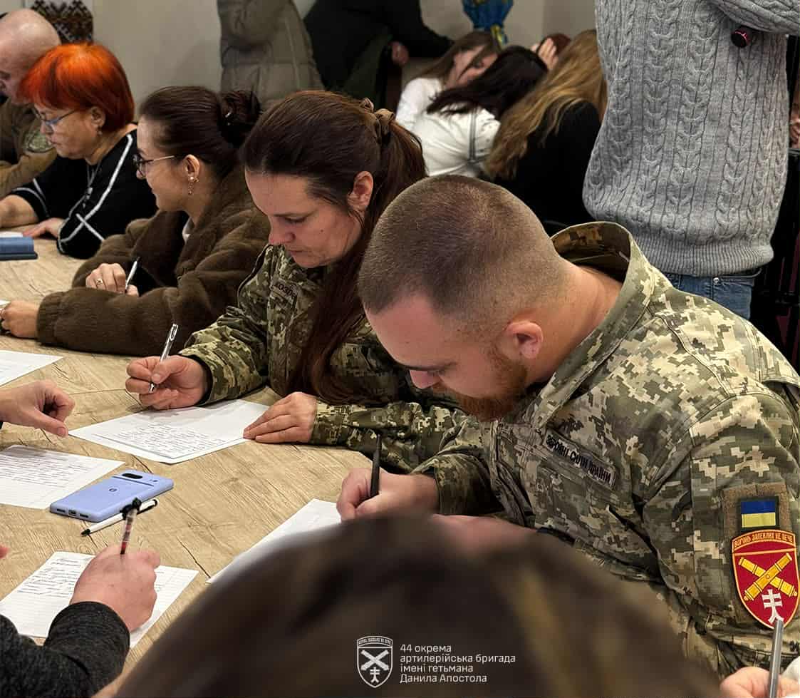 Новини Тернополя - фото з На передовій бійці 44-ї бригади писали радіодиктант — щоб підтримати рідну мову навіть на місцях бойових завдань