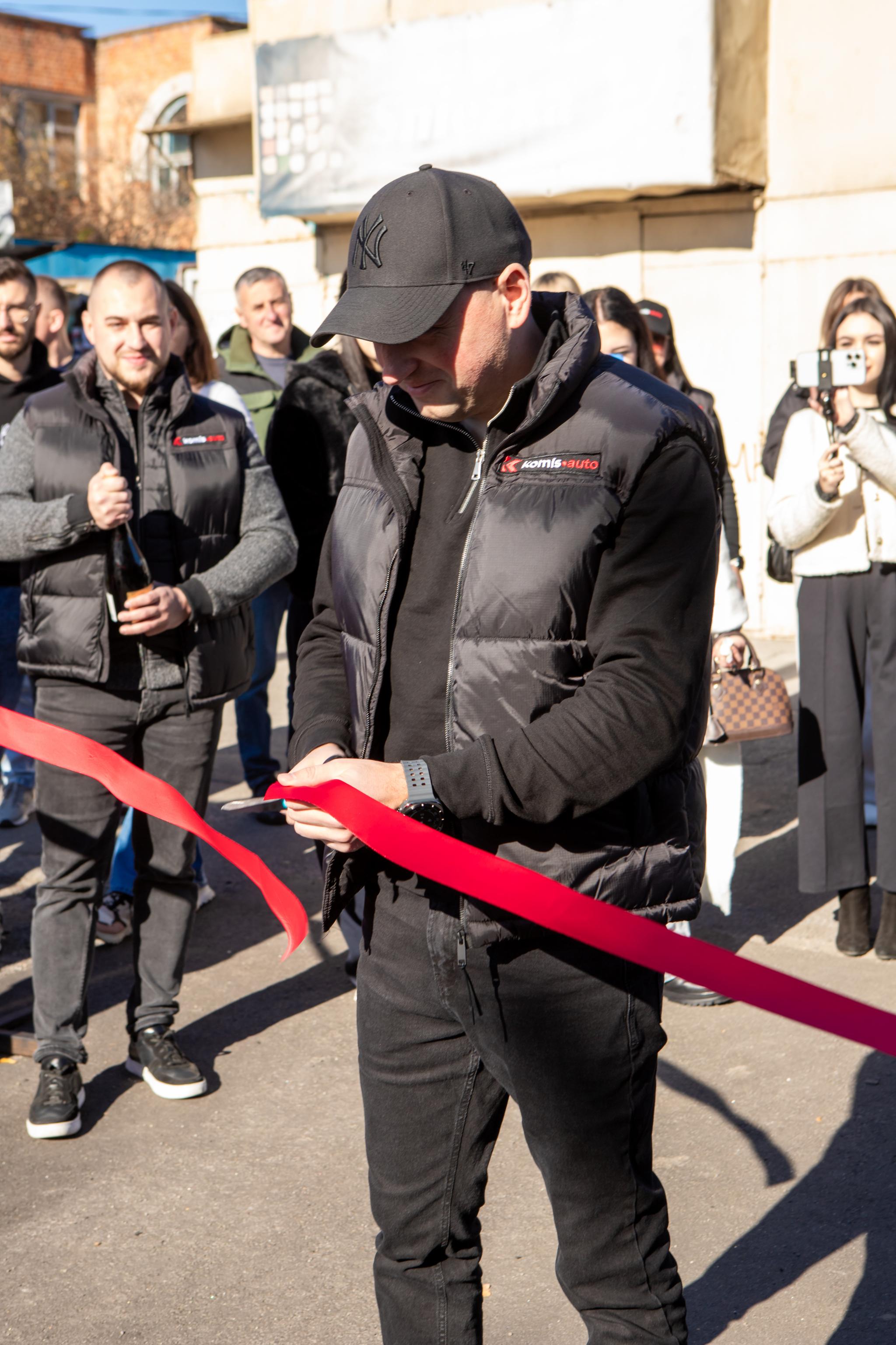Новини Вінниці - фото з Komis Auto Вінниця тепер на новому місці: відкриття  автосалону на Барському шосе (новини компаній)
