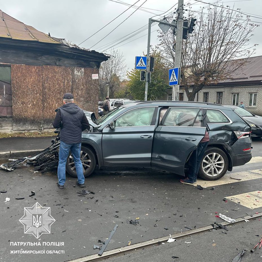 Новини Житомира - фото з На перехресті вул. вулиць Бориса Тена та Івана Мазепи знову ДТП. ВІДЕО