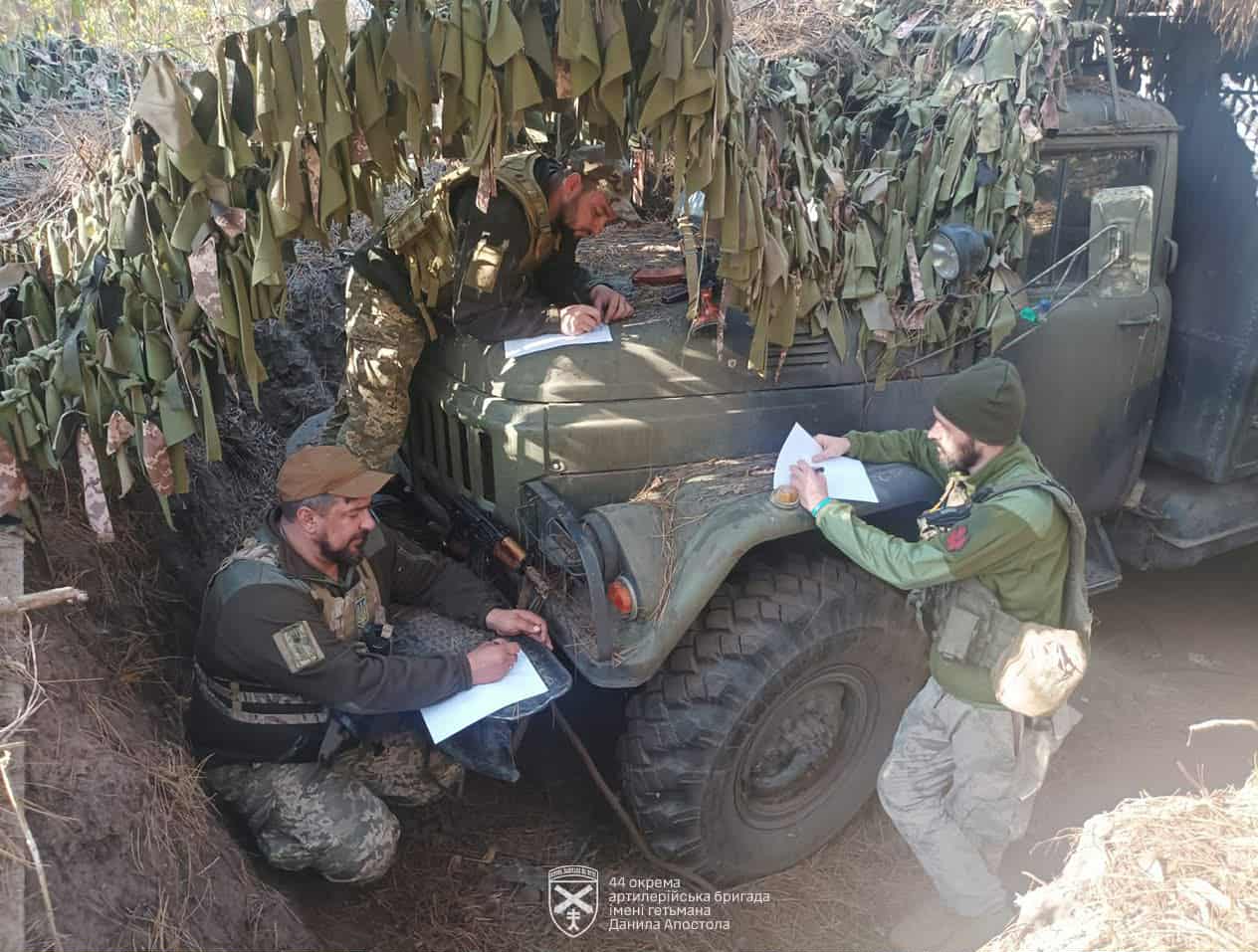 Новини Тернополя - фото з На передовій бійці 44-ї бригади писали радіодиктант — щоб підтримати рідну мову навіть на місцях бойових завдань