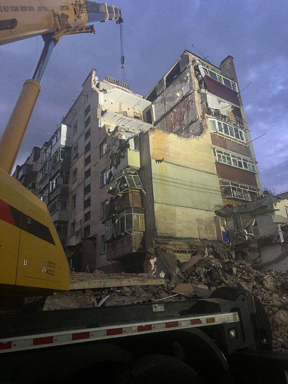 Новини Тернополя - фото з Під завалами будинку у Хмельницькому знайшли тіла двох людей