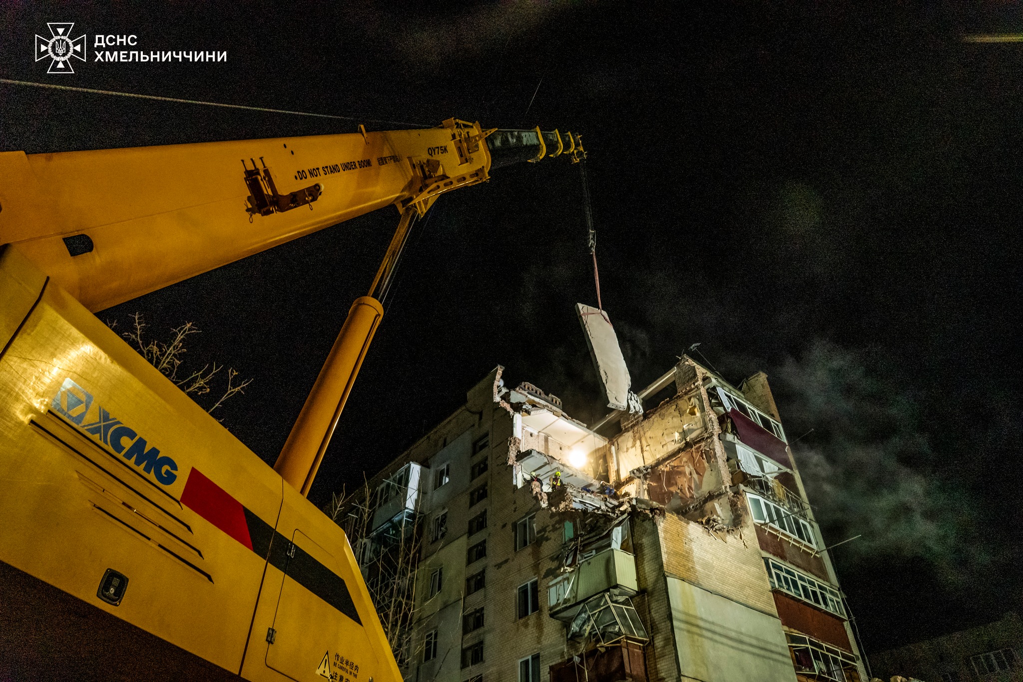 Новини Хмельницького - фото з Двоє загиблих і зруйноване житло. Як  розбирали завали на Тернопільській (ВІДЕО)