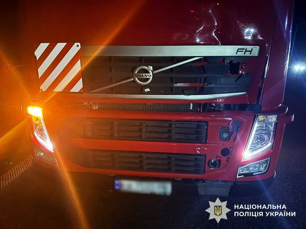 Новини Житомира - фото з У Березівській громаді під колесами вантажівки загинув пішохід —  48-річний житомирянин