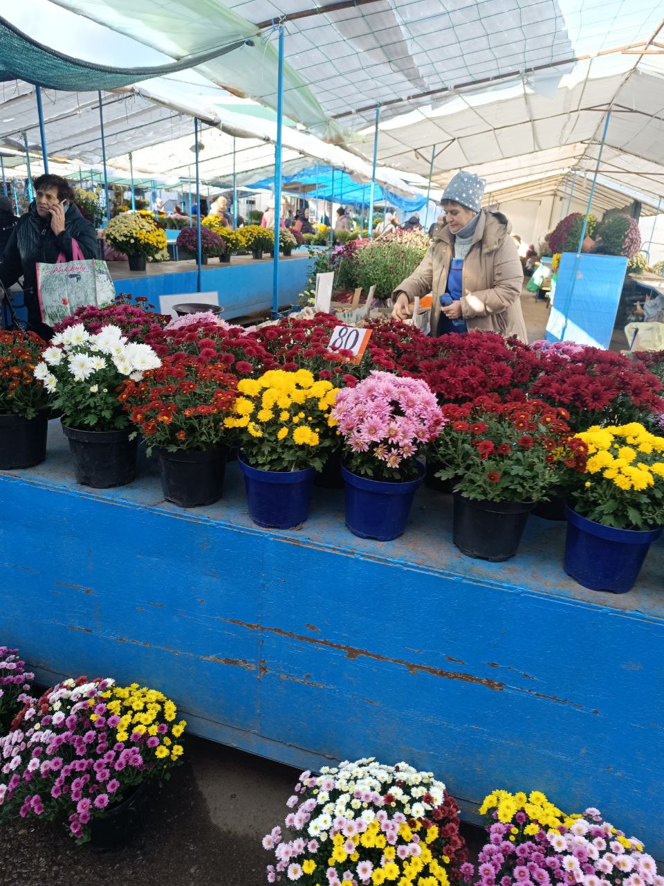 Новини Тернополя - фото з Скільки коштують лампадки та квіти напередодні поминальних днів у Тернополі