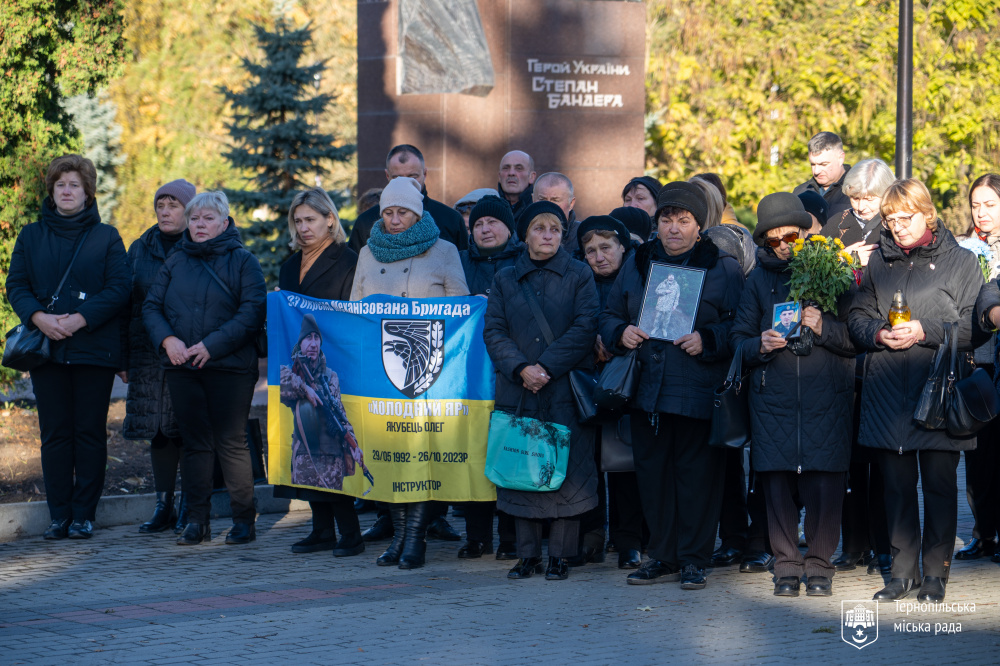 Новини Тернополя - фото з Світло молитви в темряві війни: у Тернополі відслужили панахиду за загиблими захисниками