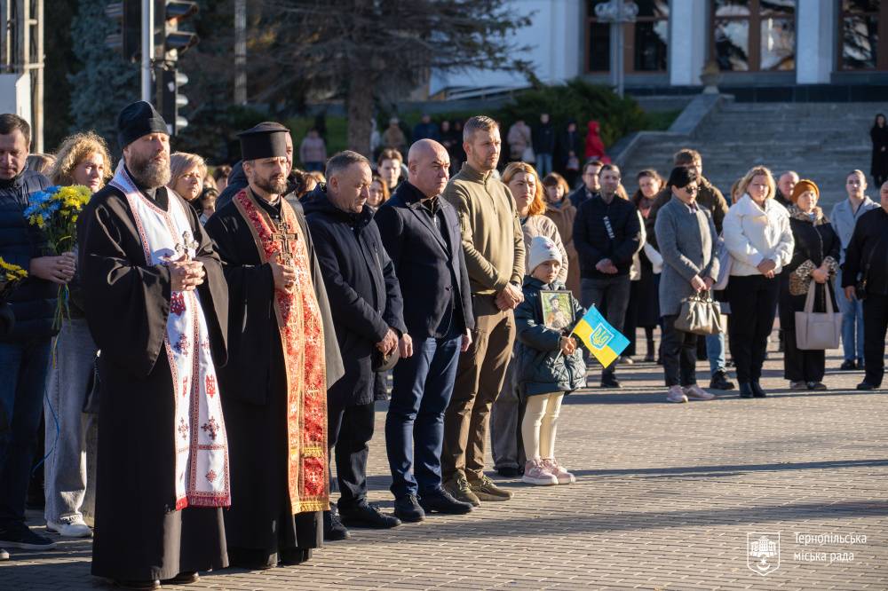 Новини Тернополя - фото з Світло молитви в темряві війни: у Тернополі відслужили панахиду за загиблими захисниками