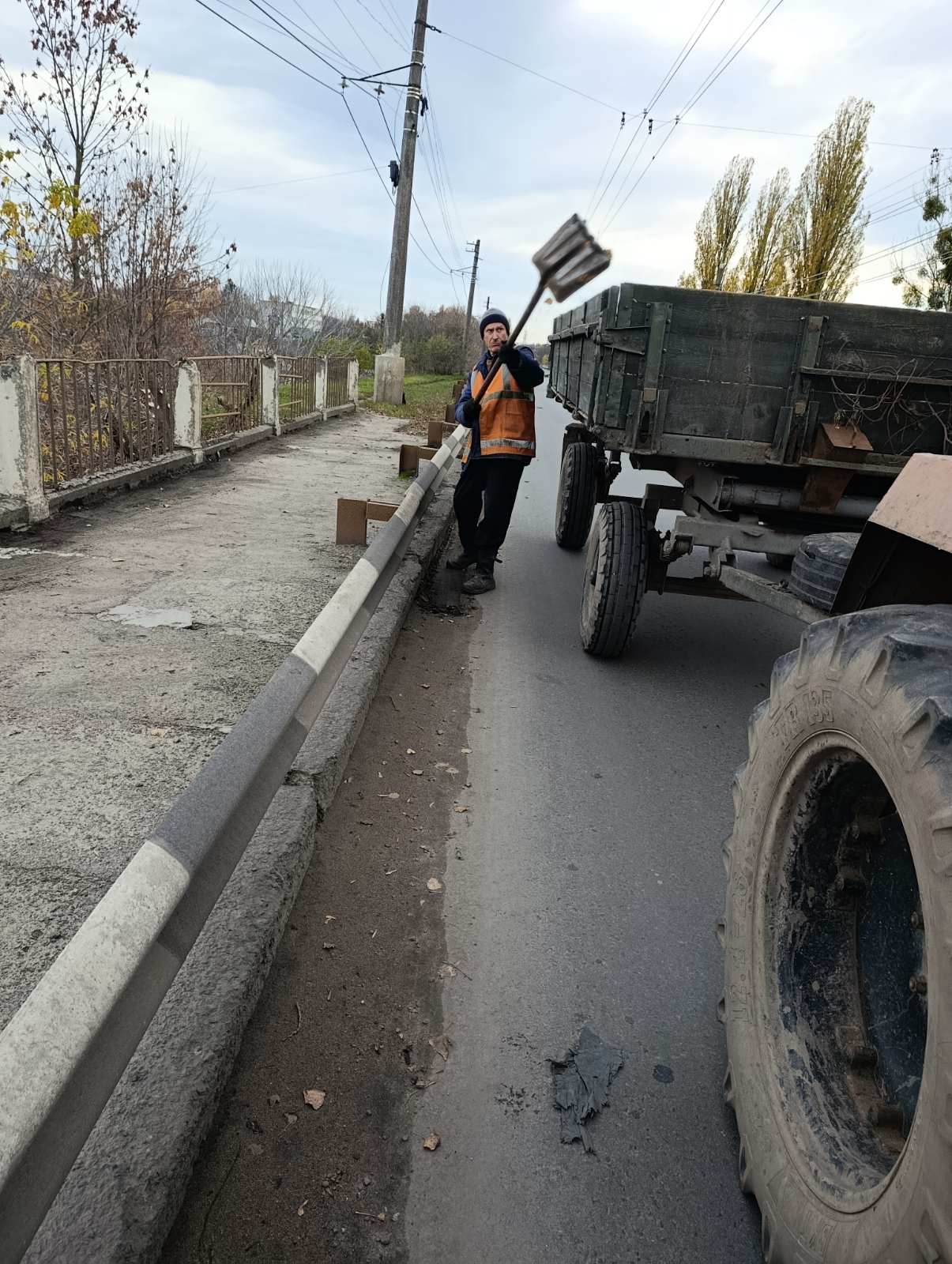 Новини Житомира - фото з У Житомирі триває осіннє прибирання