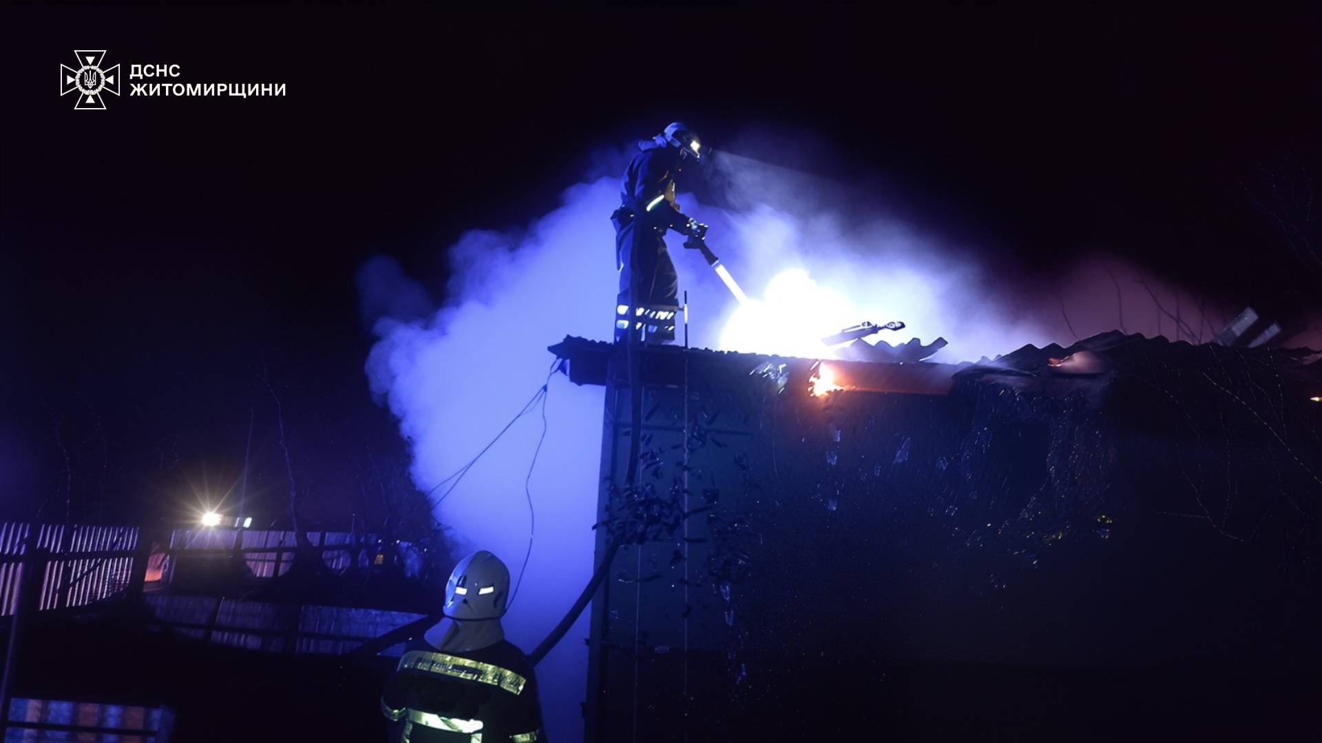 Новини Житомира - фото з Трагедія на Коростенщині: під час пожежі у приватній оселі виявлено тіла двох людей, ще двоє людей травмувалися