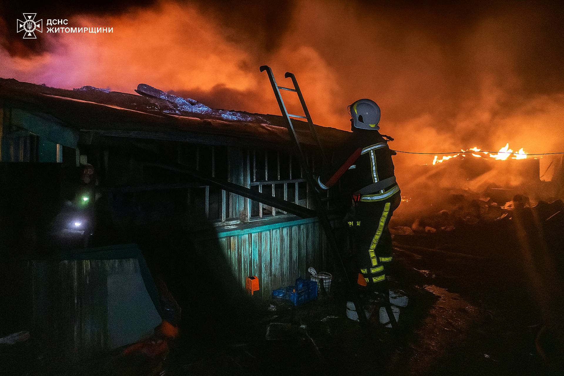 Новини Житомира - фото з Буржуйка спричинила пожежу в с. Підлісне на Житомирщині