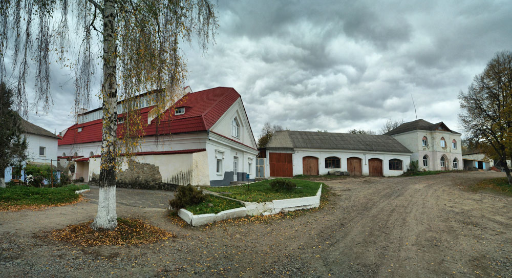 Новини Вінниці - фото з «Подільський Лувр» серед ландшафтного парку: дізналися історію палацу Комарів